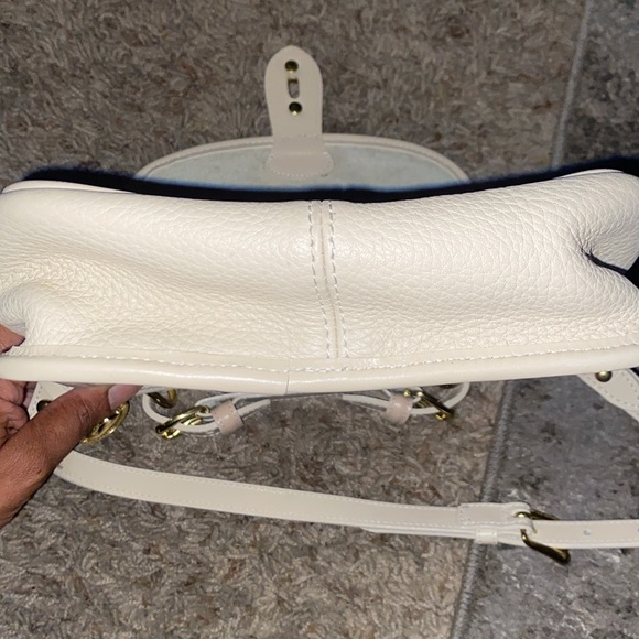 🌟EUC Cream Dooney & Burke Crossbody Bag - Picture 9 of 12